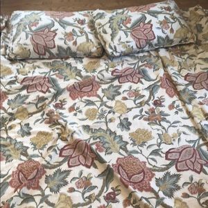 Pottery barn queen duvet cover.  2 pillow shams